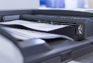 印刷中のコピー機